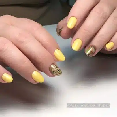 PANTONE-Yellow Iris nagels design